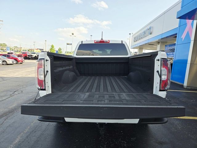 GMC Canyon Vehicle Full-screen Gallery Image 11