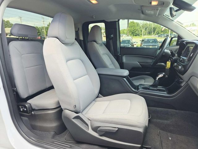 GMC Canyon Vehicle Full-screen Gallery Image 14