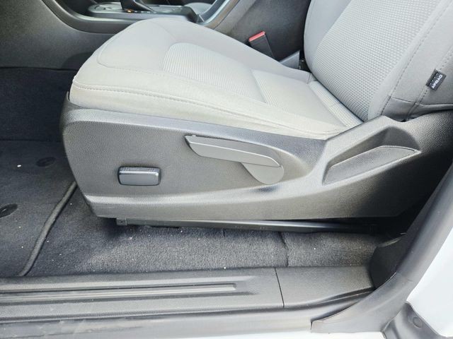 GMC Canyon Vehicle Full-screen Gallery Image 31