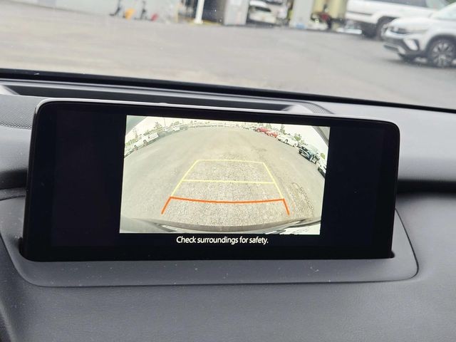 Mazda CX-9 Vehicle Full-screen Gallery Image 10
