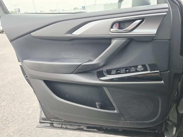 Mazda CX-9 Vehicle Full-screen Gallery Image 12