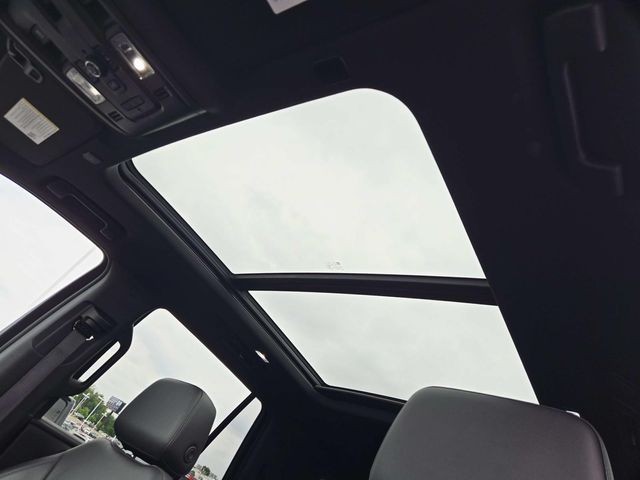 Chevrolet Tahoe Vehicle Full-screen Gallery Image 06