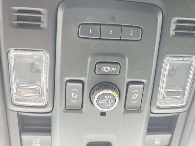 Chevrolet Tahoe Vehicle Full-screen Gallery Image 30