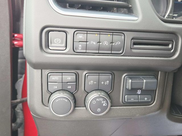 Chevrolet Tahoe Vehicle Full-screen Gallery Image 32
