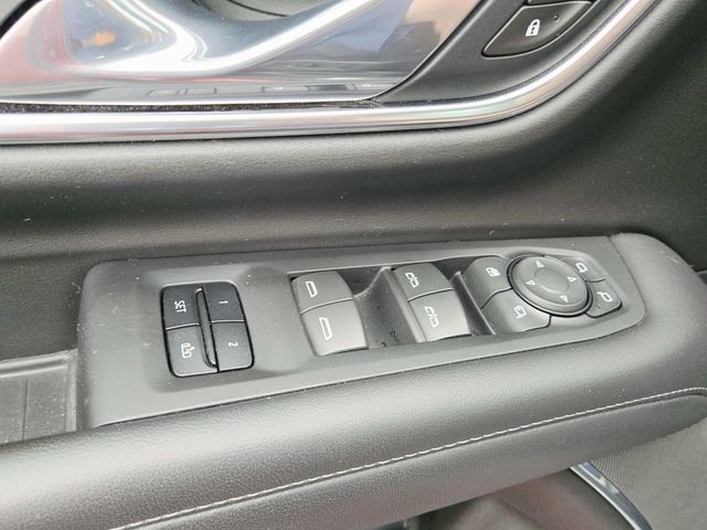 Chevrolet Tahoe Vehicle Full-screen Gallery Image 34
