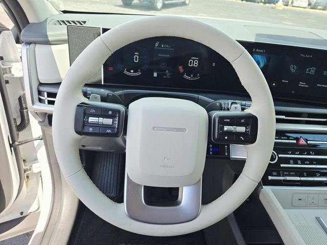 Hyundai Santa Fe Vehicle Full-screen Gallery Image 17