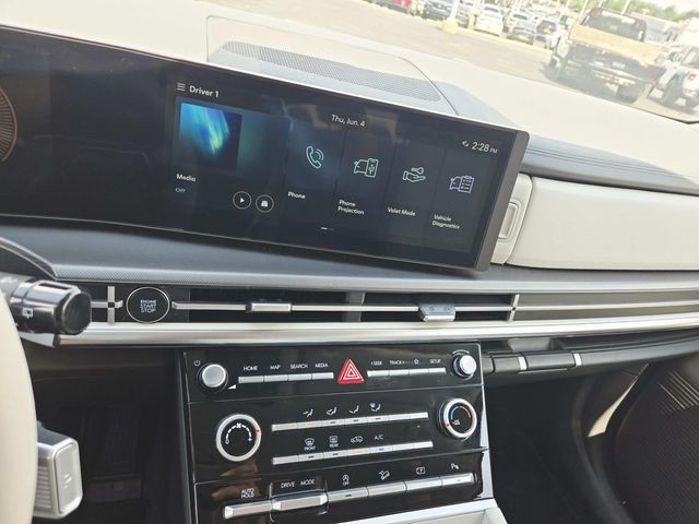 Hyundai Santa Fe Vehicle Full-screen Gallery Image 22