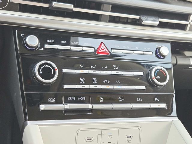 Hyundai Santa Fe Vehicle Full-screen Gallery Image 25