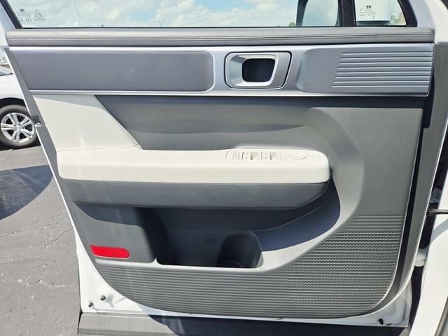 Hyundai Santa Fe Vehicle Full-screen Gallery Image 30