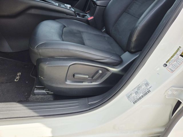 Mazda CX-5 Vehicle Full-screen Gallery Image 31