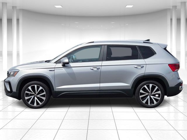 Volkswagen Taos Vehicle Full-screen Gallery Image 02