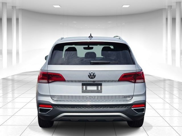 Volkswagen Taos Vehicle Full-screen Gallery Image 04