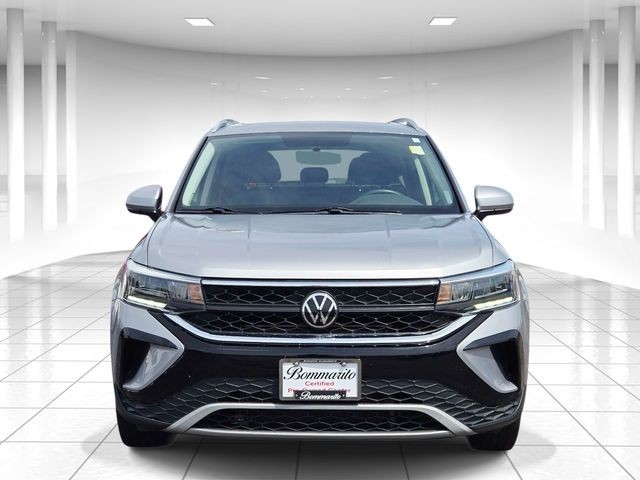 Volkswagen Taos Vehicle Full-screen Gallery Image 05