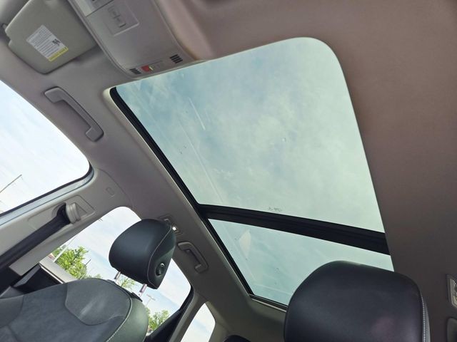 Volkswagen Taos Vehicle Full-screen Gallery Image 06