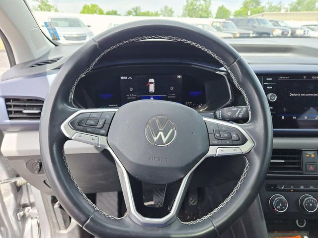 Volkswagen Taos Vehicle Full-screen Gallery Image 07