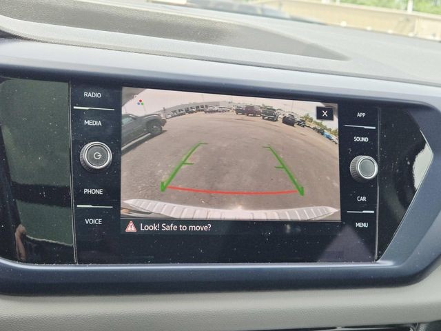 Volkswagen Taos Vehicle Full-screen Gallery Image 11
