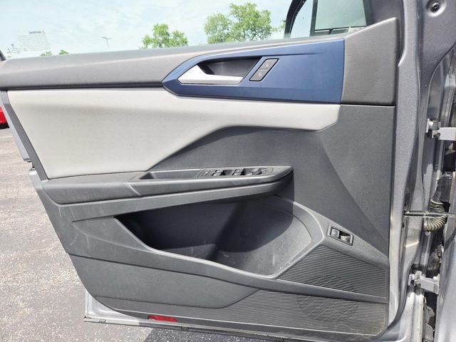 Volkswagen Taos Vehicle Full-screen Gallery Image 12