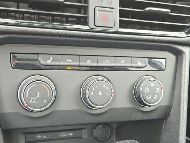 Volkswagen Taos Vehicle Full-screen Gallery Image 23