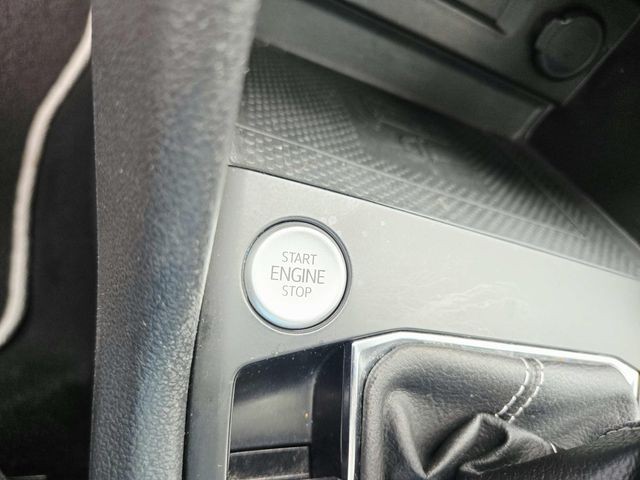Volkswagen Taos Vehicle Full-screen Gallery Image 26
