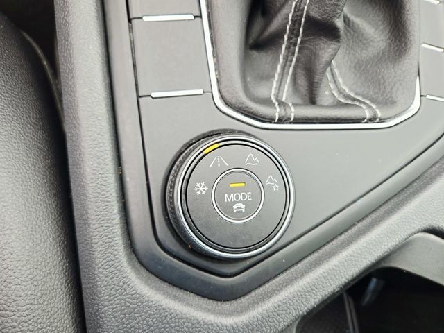 Volkswagen Taos Vehicle Full-screen Gallery Image 27
