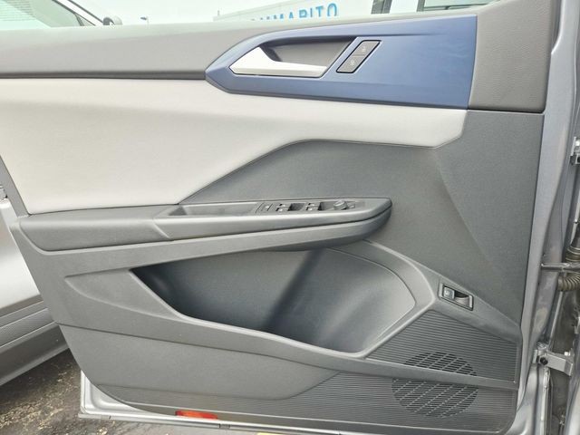 Volkswagen Taos Vehicle Full-screen Gallery Image 28