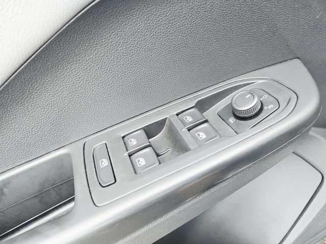 Volkswagen Taos Vehicle Full-screen Gallery Image 29