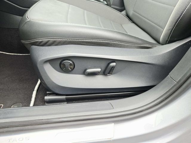 Volkswagen Taos Vehicle Full-screen Gallery Image 30