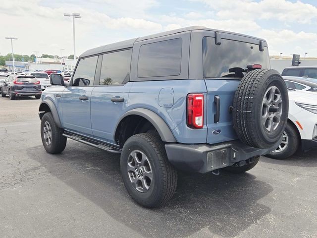 Ford Bronco Vehicle Full-screen Gallery Image 03