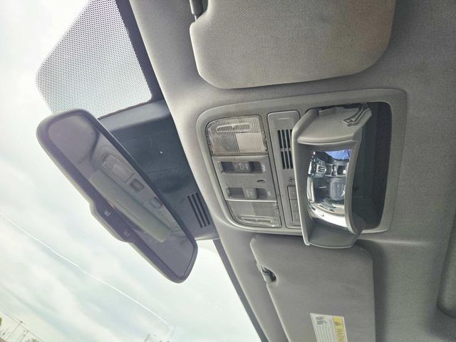 Honda CR-V Vehicle Full-screen Gallery Image 08