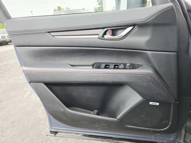 Mazda CX-5 Vehicle Full-screen Gallery Image 17