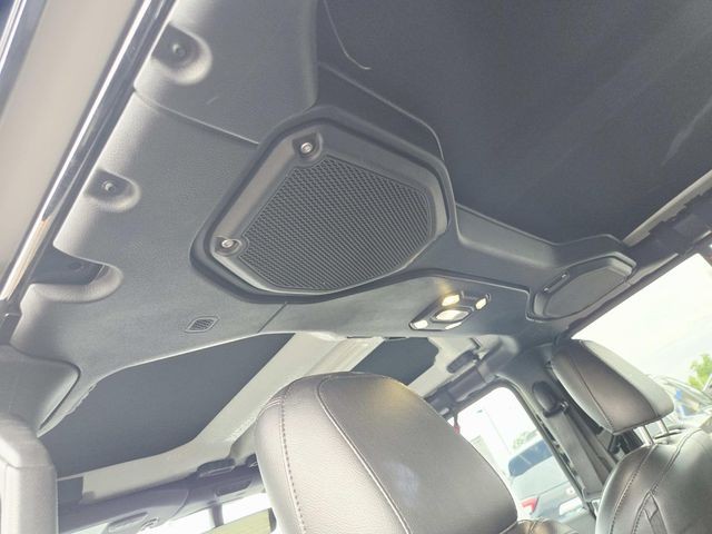 Jeep Wrangler Unlimited Vehicle Full-screen Gallery Image 10