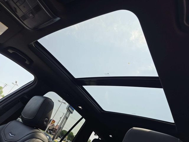Cadillac XT6 Vehicle Full-screen Gallery Image 06