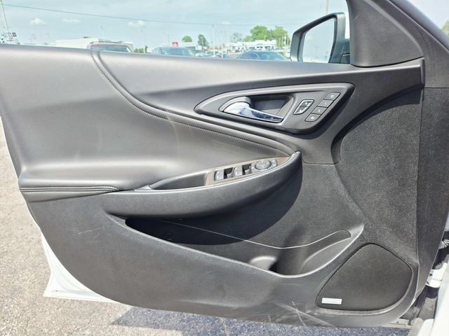 Chevrolet Malibu Vehicle Full-screen Gallery Image 27