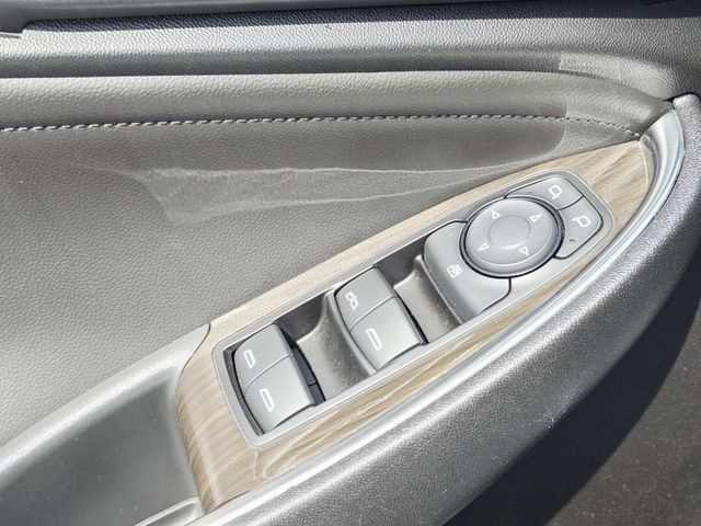 Chevrolet Malibu Vehicle Full-screen Gallery Image 29