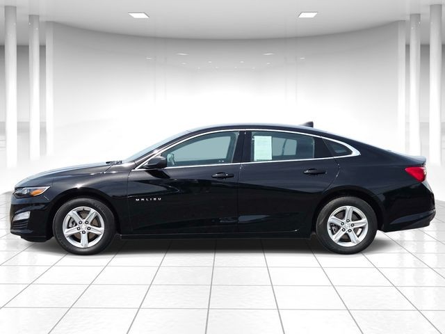 Chevrolet Malibu Vehicle Full-screen Gallery Image 02