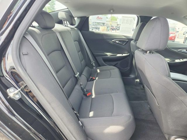 Chevrolet Malibu Vehicle Full-screen Gallery Image 11