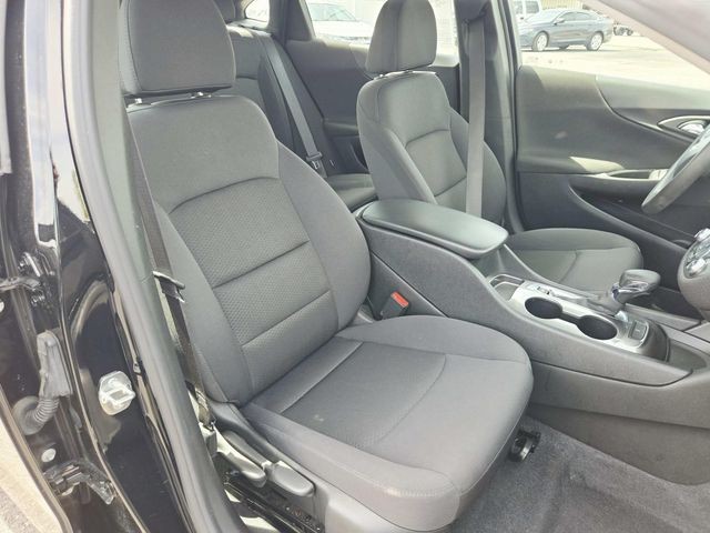 Chevrolet Malibu Vehicle Full-screen Gallery Image 12
