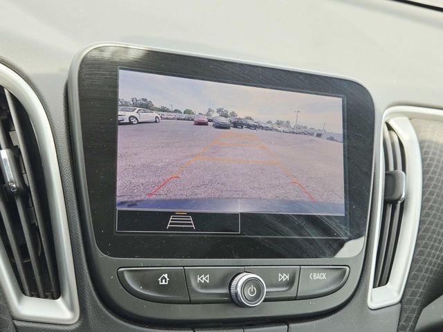 Chevrolet Malibu Vehicle Full-screen Gallery Image 22