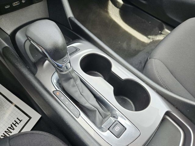Chevrolet Malibu Vehicle Full-screen Gallery Image 25