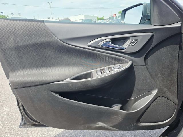 Chevrolet Malibu Vehicle Full-screen Gallery Image 28