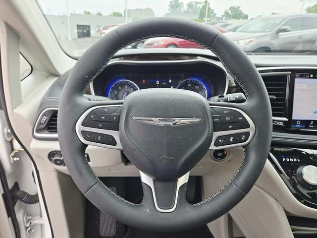 Chrysler Pacifica Vehicle Full-screen Gallery Image 19