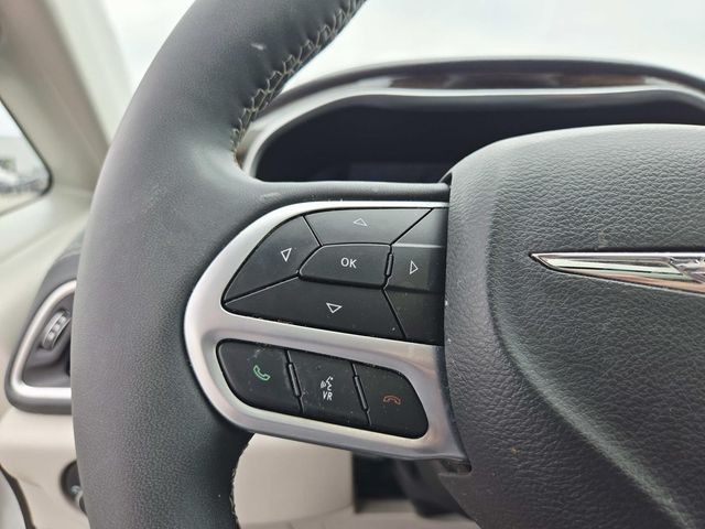 Chrysler Pacifica Vehicle Full-screen Gallery Image 20