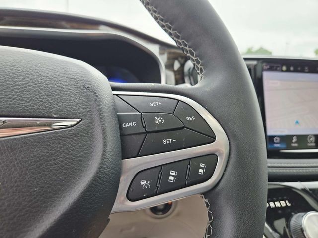 Chrysler Pacifica Vehicle Full-screen Gallery Image 21