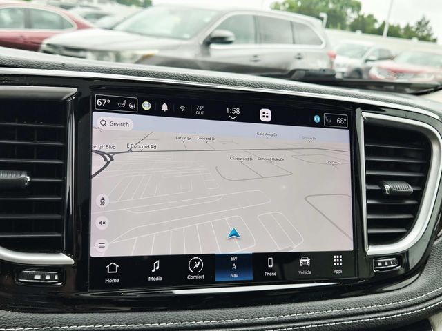 Chrysler Pacifica Vehicle Full-screen Gallery Image 25