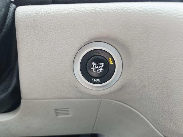 Chrysler Pacifica Vehicle Full-screen Gallery Image 29