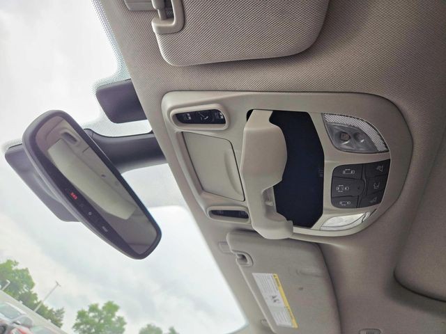 Chrysler Pacifica Vehicle Full-screen Gallery Image 30