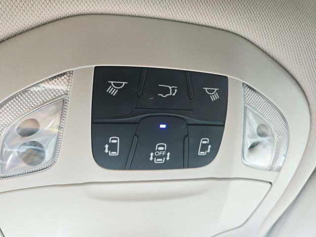 Chrysler Pacifica Vehicle Full-screen Gallery Image 31