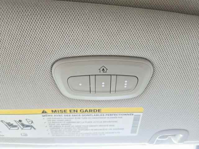 Chrysler Pacifica Vehicle Full-screen Gallery Image 32