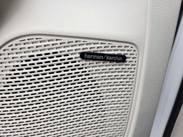 Chrysler Pacifica Vehicle Full-screen Gallery Image 37
