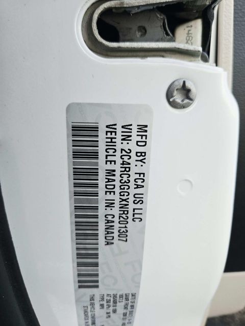 Chrysler Pacifica Vehicle Full-screen Gallery Image 40